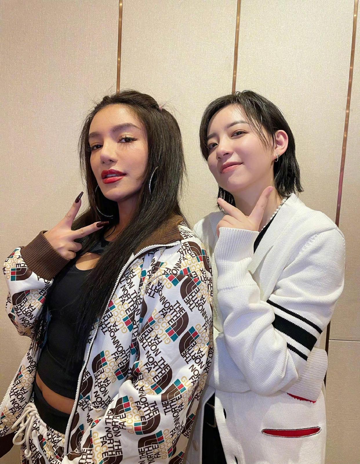 江映蓉李斯丹妮聚会,两届浪姐选手都走酷帅,谁的收获更大?