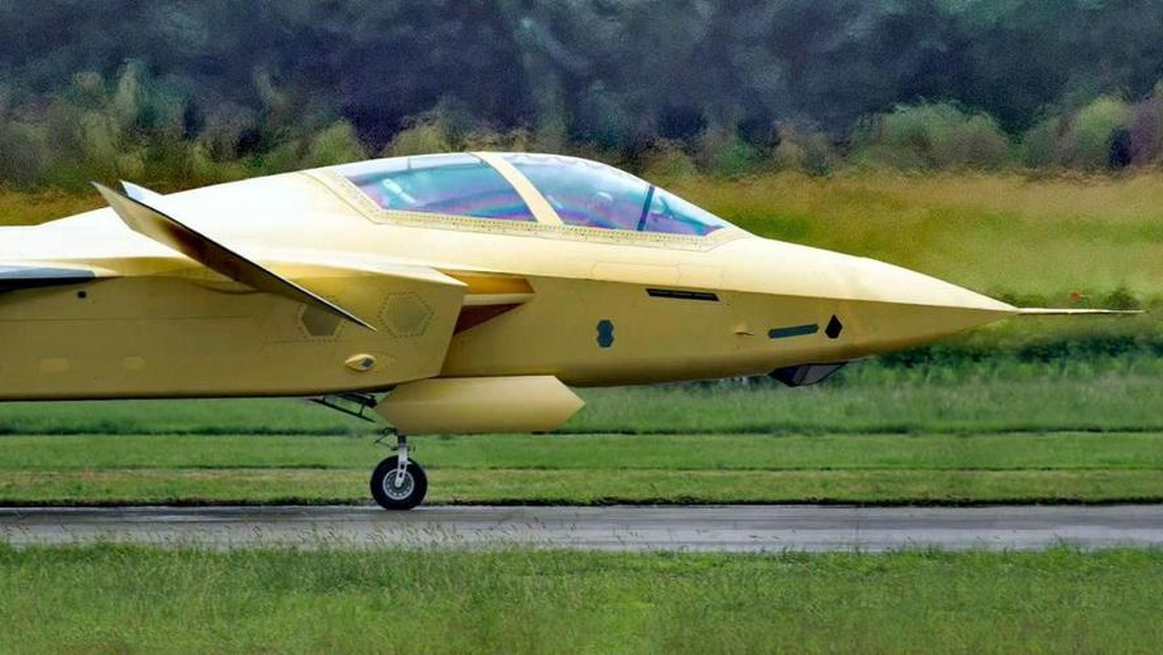 首先中国对该类型战机产生威胁的战略部署数量可不少,第一,中国"红旗