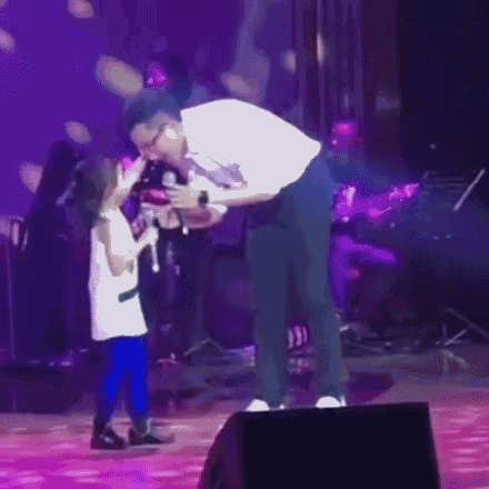 杨幂再次缺席女儿生日被指不负责,小糯米曾直言"不想妈妈"