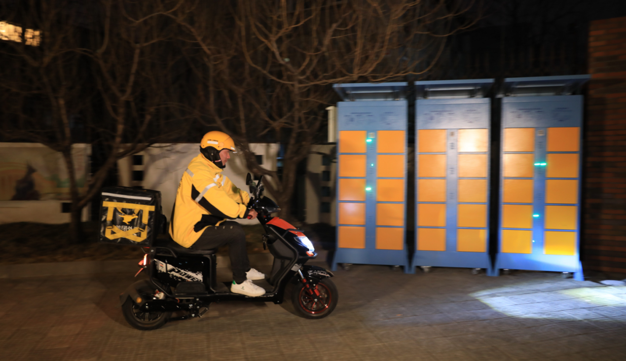 光宇出行第三代换电柜智能分布系统,全产业链模式赋能低碳未来