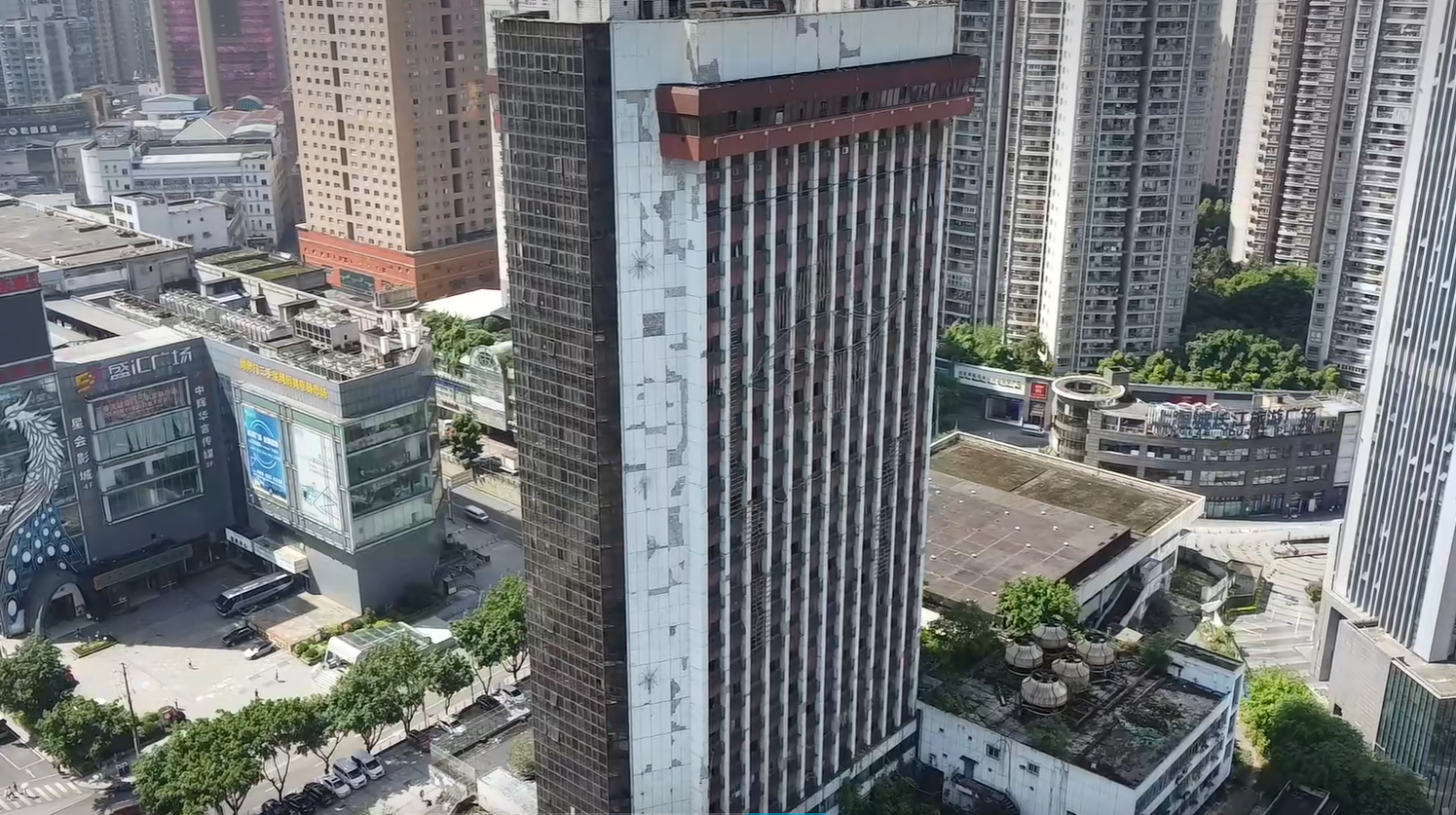 曾经的重庆第一座百米高楼,南坪工贸大厦,如今人去楼空令人惋惜