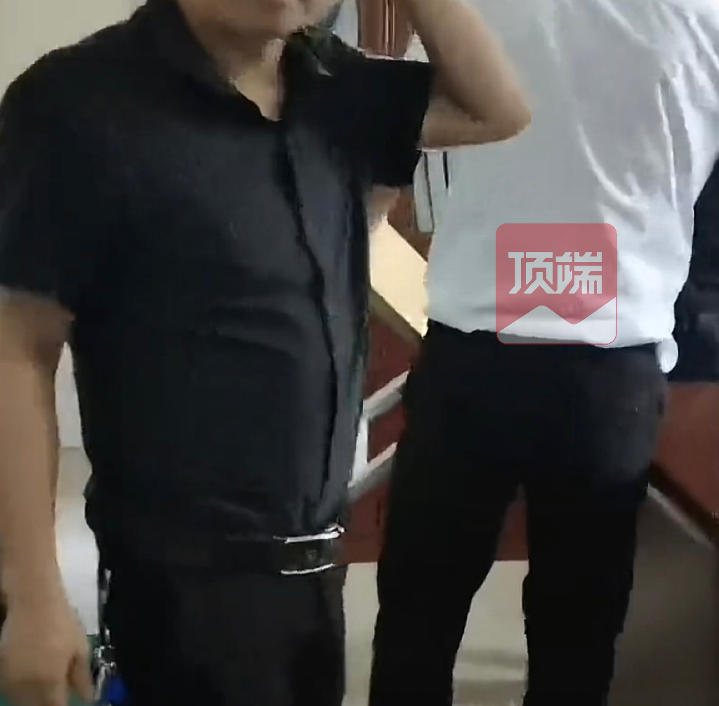 教师与校长发生争执_校长家属打人_校长回应殴打女教师