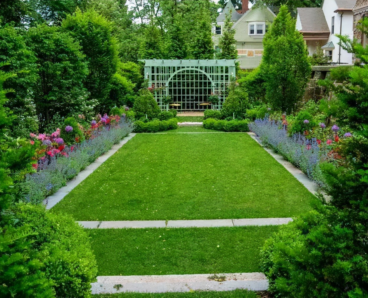 比如不规则形状的院子,比较适合采用自然式布局,当然它的面积要大一些