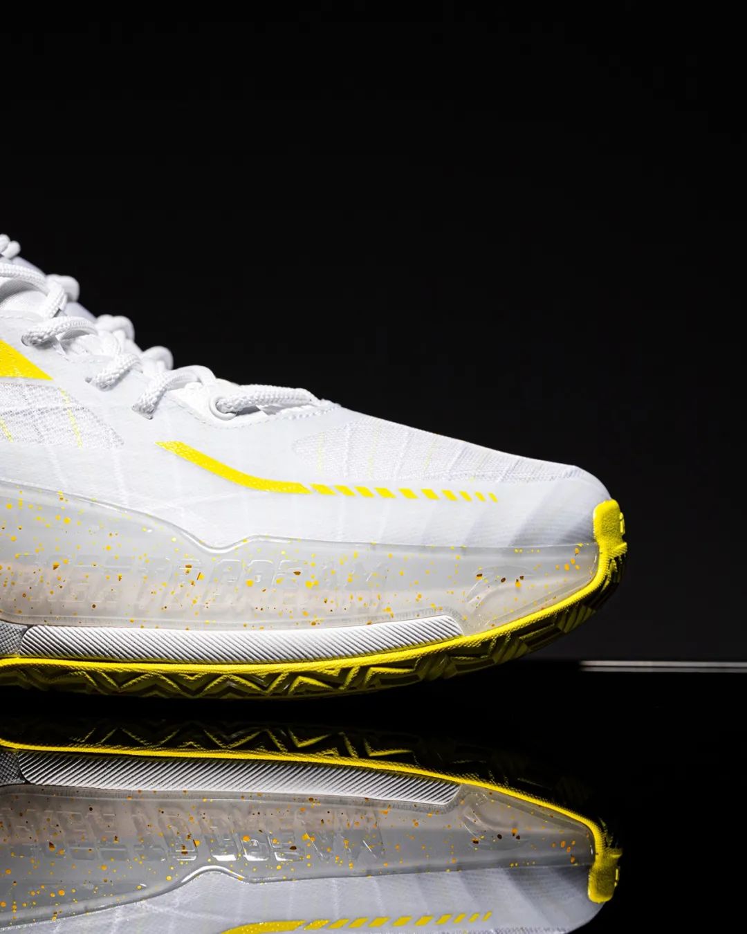 鞋圈搅局者万人疯抢的销量王升级回归特殊配色又要卖爆了