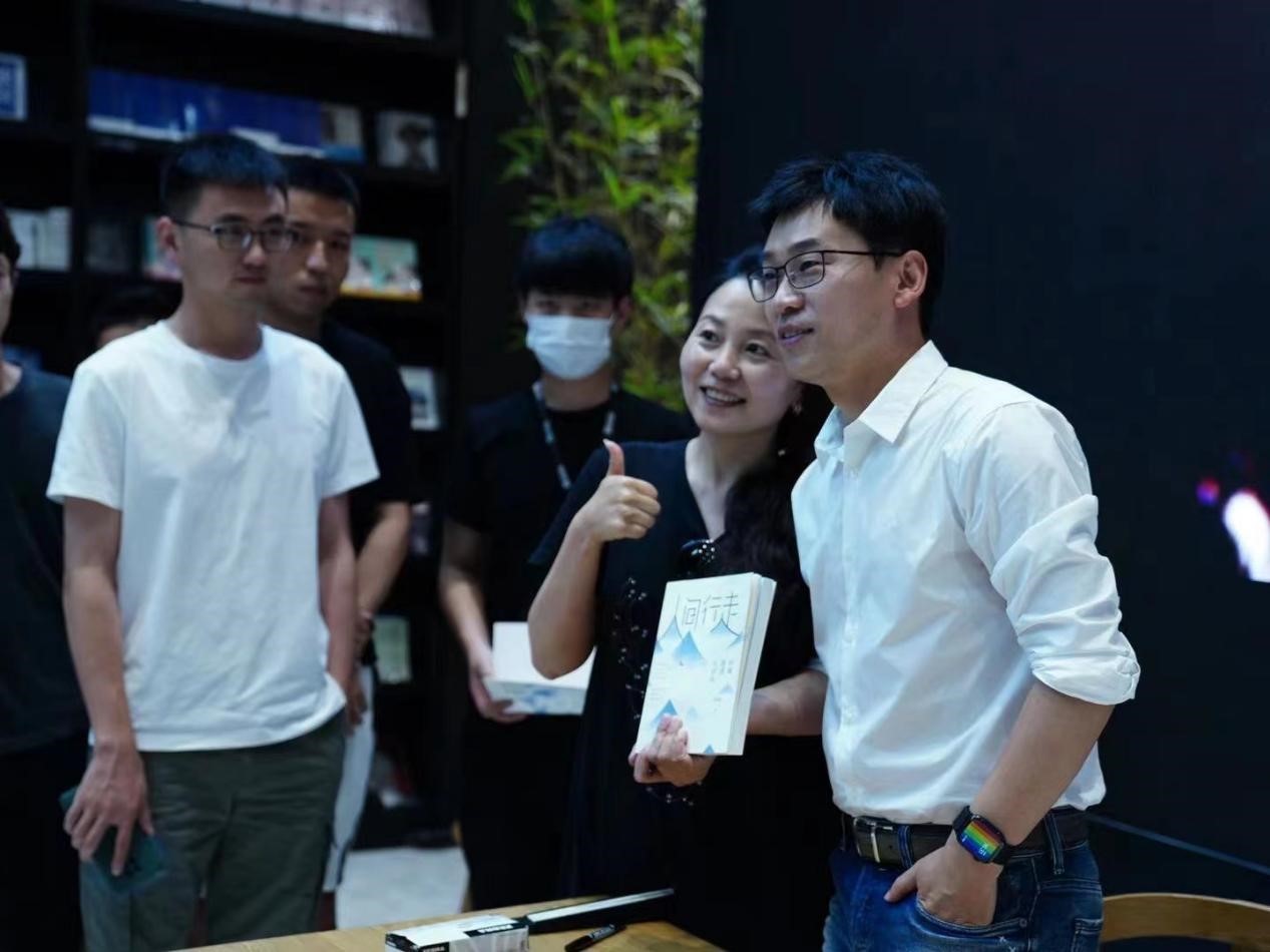 最后,琢磨先生用一句话来总结自己的观点,并送给今天所有的到场读者