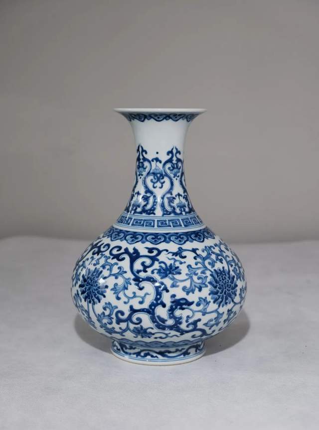 从青花发色鉴别清三代青花瓷