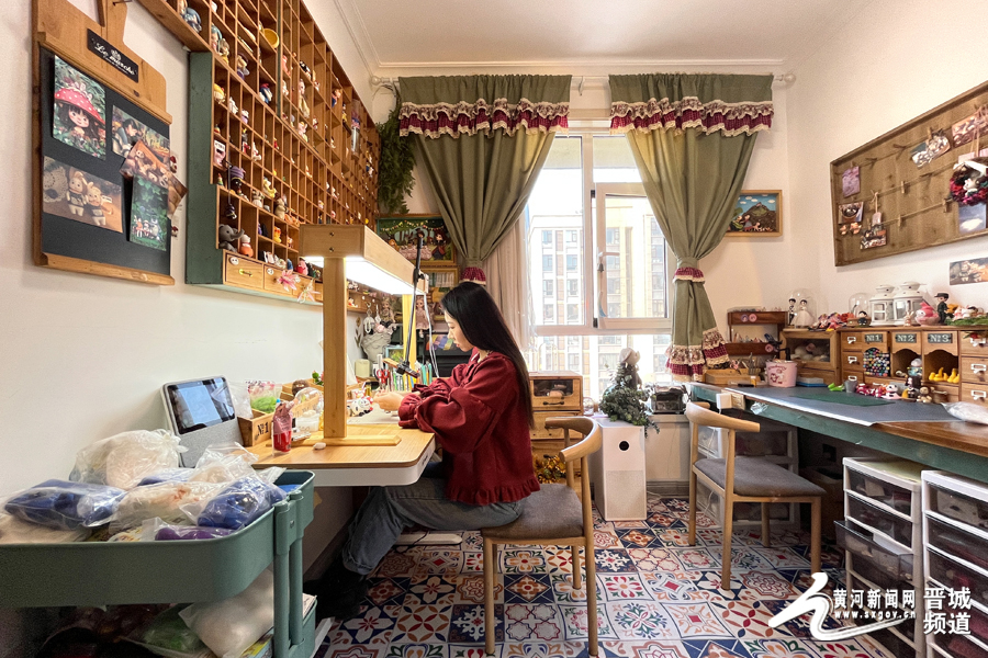 晋城90后"巧手姐姐"制作黏土版"冰墩墩"!