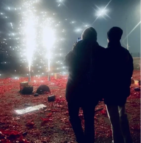 董洁直播卖瑜伽裤,身材干瘪头大身小,裤子穿反太尴尬