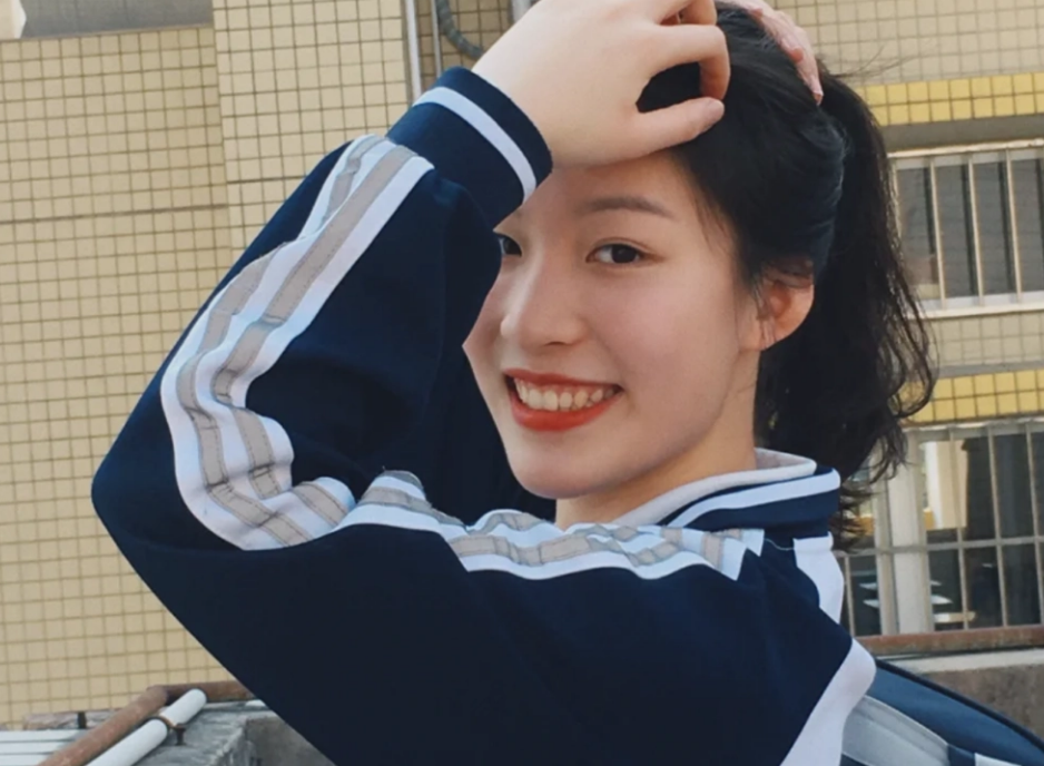 初中生的时尚谁懂?"鲶鱼须"和宽袍大袄成标配,家长看后直皱眉