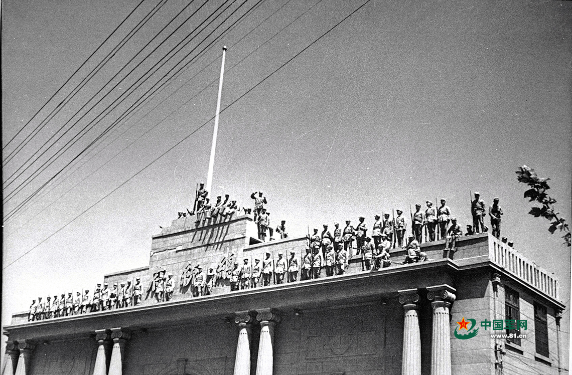 解放南京时,第一个率队冲进"总统府"的营长,后来的结局如何?