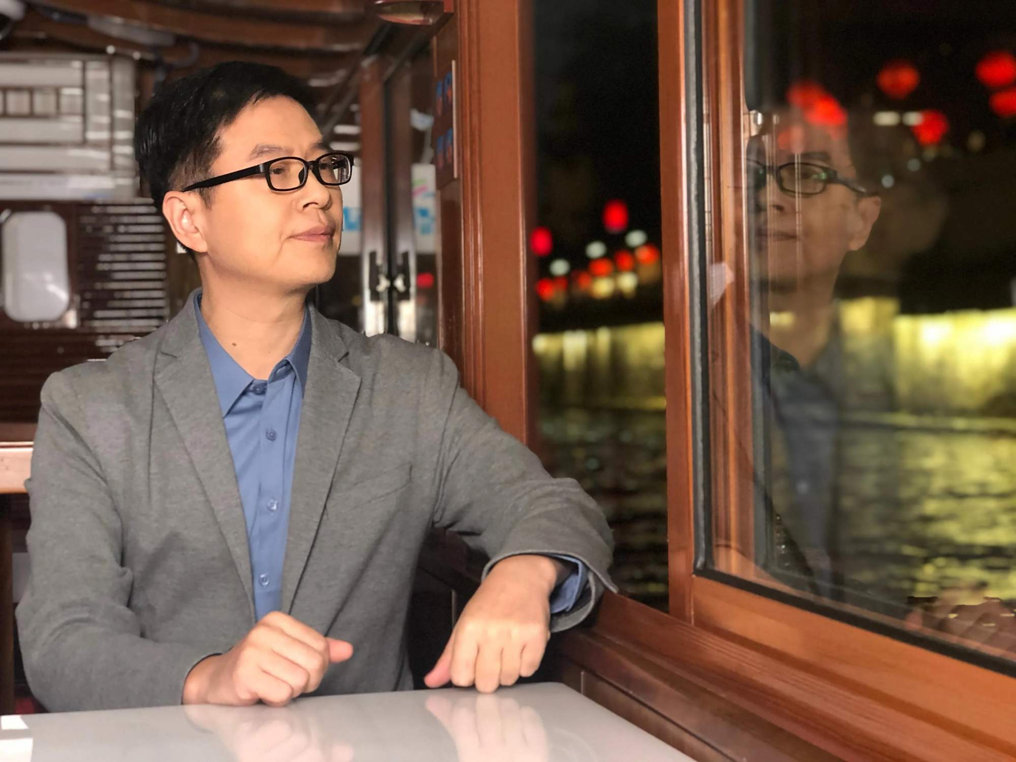 郦波教授写诗,最喜欢用的词是什么?那就是"人间"