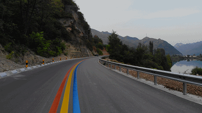 日光轻暖,春痕渐展,沿着彩虹路一路南行,一幅山水风物两相宜的文旅