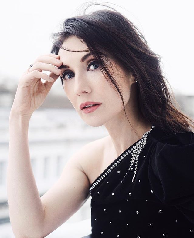 「收藏神颜」"红袍女"卡里斯·范·侯登(carice van houten)