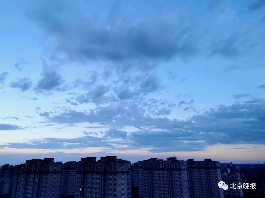 精华|雨过天晴，京城天空霞光如金色瀑布！宛如一幅“流动”的水墨画