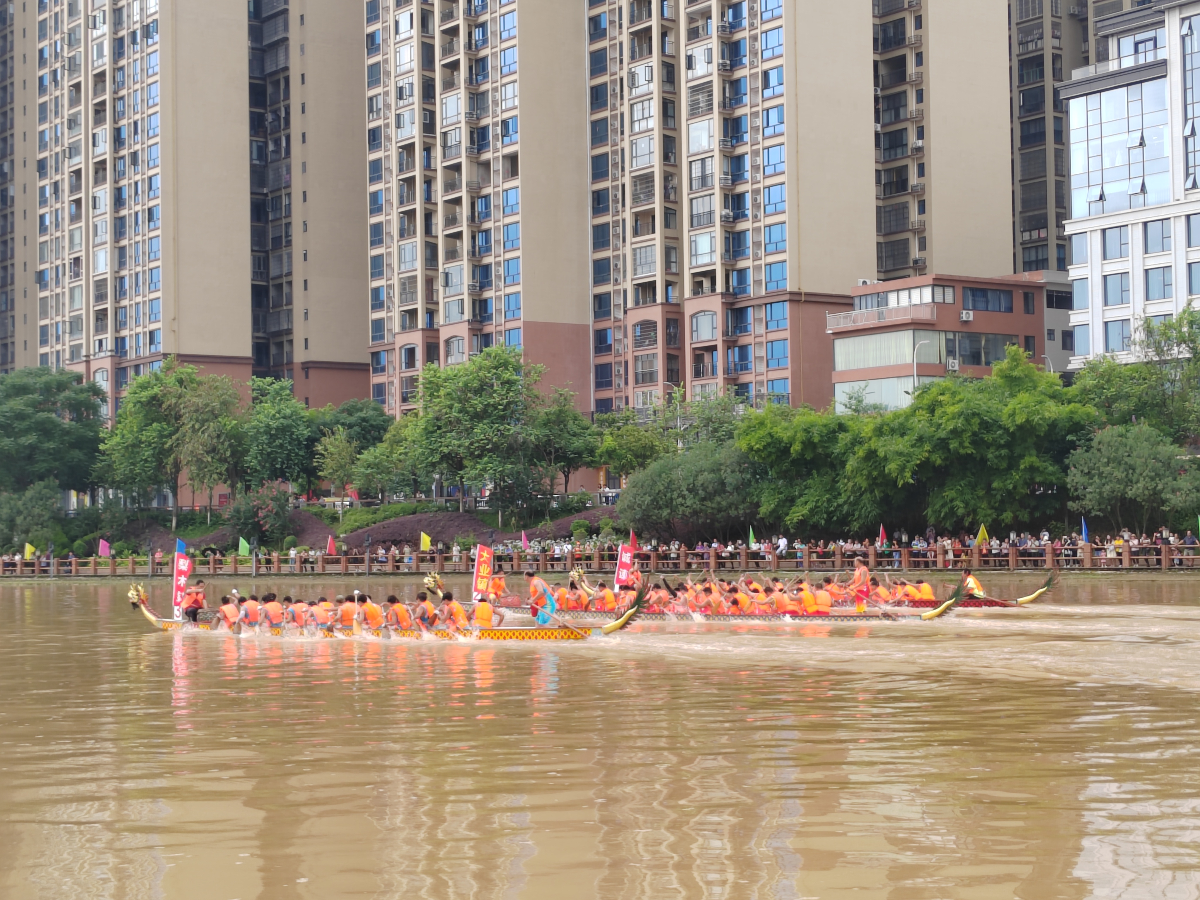 6月27日岑溪市龙舟赛现场直击