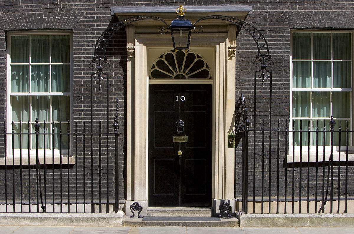 又换人了!都知道英国首相住唐宁街10号,那9号和11号住的是谁?