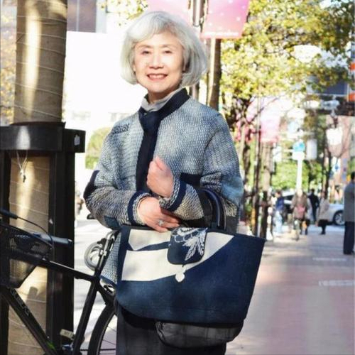 这才是老年人最实用的发型,不烫不染真实接地气,清爽利落显年轻