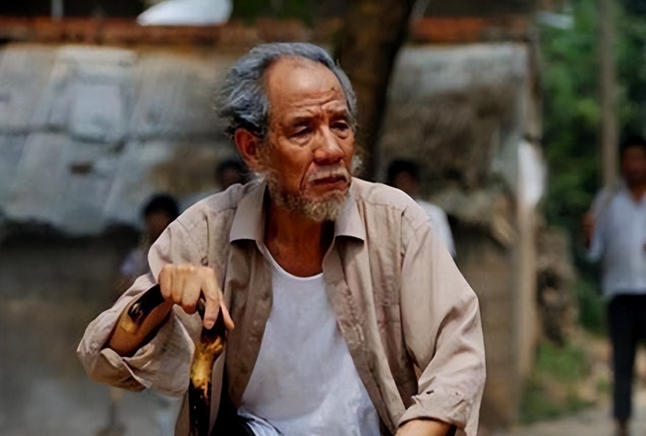 魏宗万:爱演戏被赶出家门,娶了大6岁房东女儿,83岁仍住出租屋