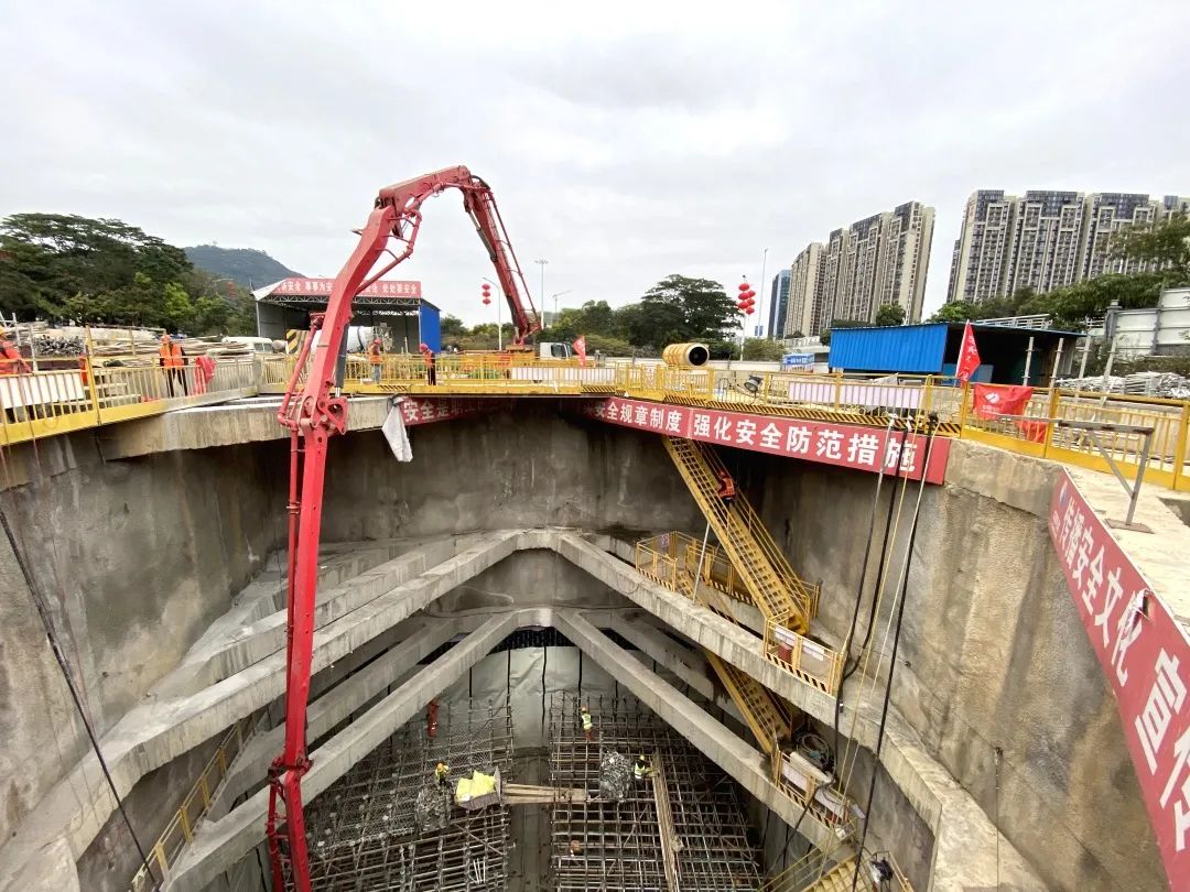 深圳地铁12号线机场东车辆段试车线轨道铺设完成