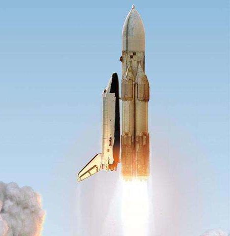 苏联"能源"号运载火箭长约60米,总重2400吨,起飞推力为3500吨,能把100