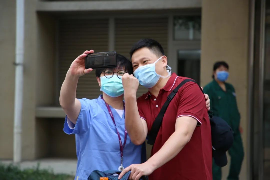 热点北京多家医院支援地坛医院，白衣战士再出征！