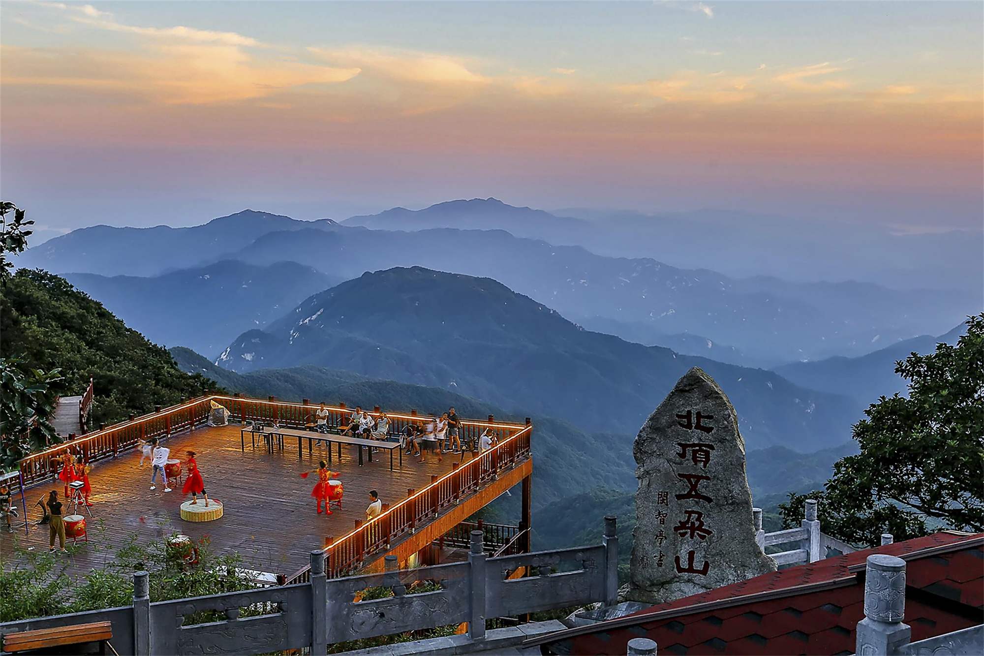 南阳一景区分在两地方,奇峰怪石林海茫茫,景观独树一帜名气却小