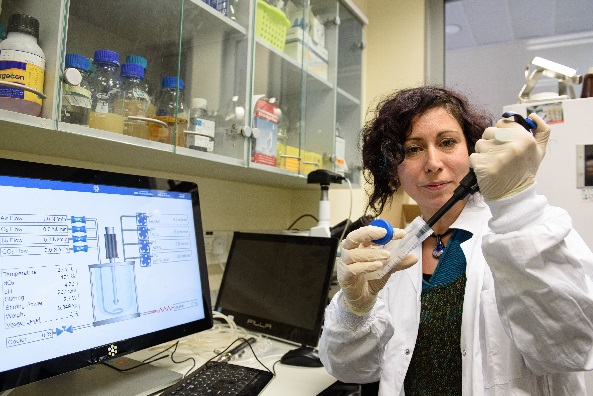 热点|药企推两剂新冠疫苗提功效 或影响供应