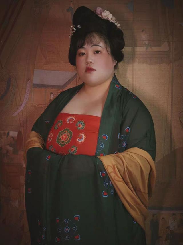 胸大胖妹子穿汉服图片