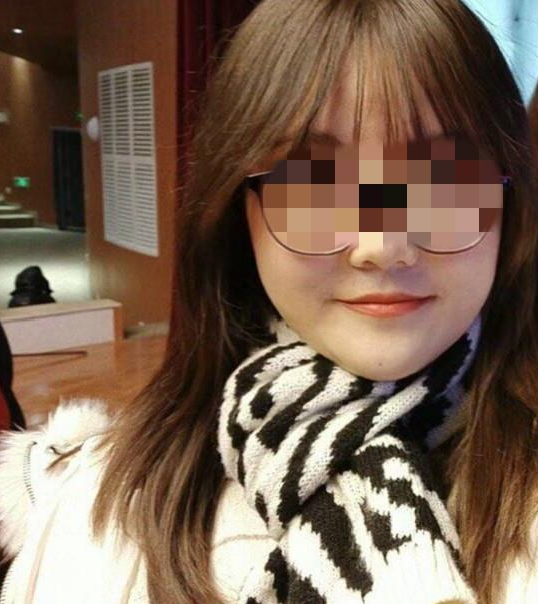 四川发生重大刑事案件!一女学生在学校操场被杀害,警方介入调查