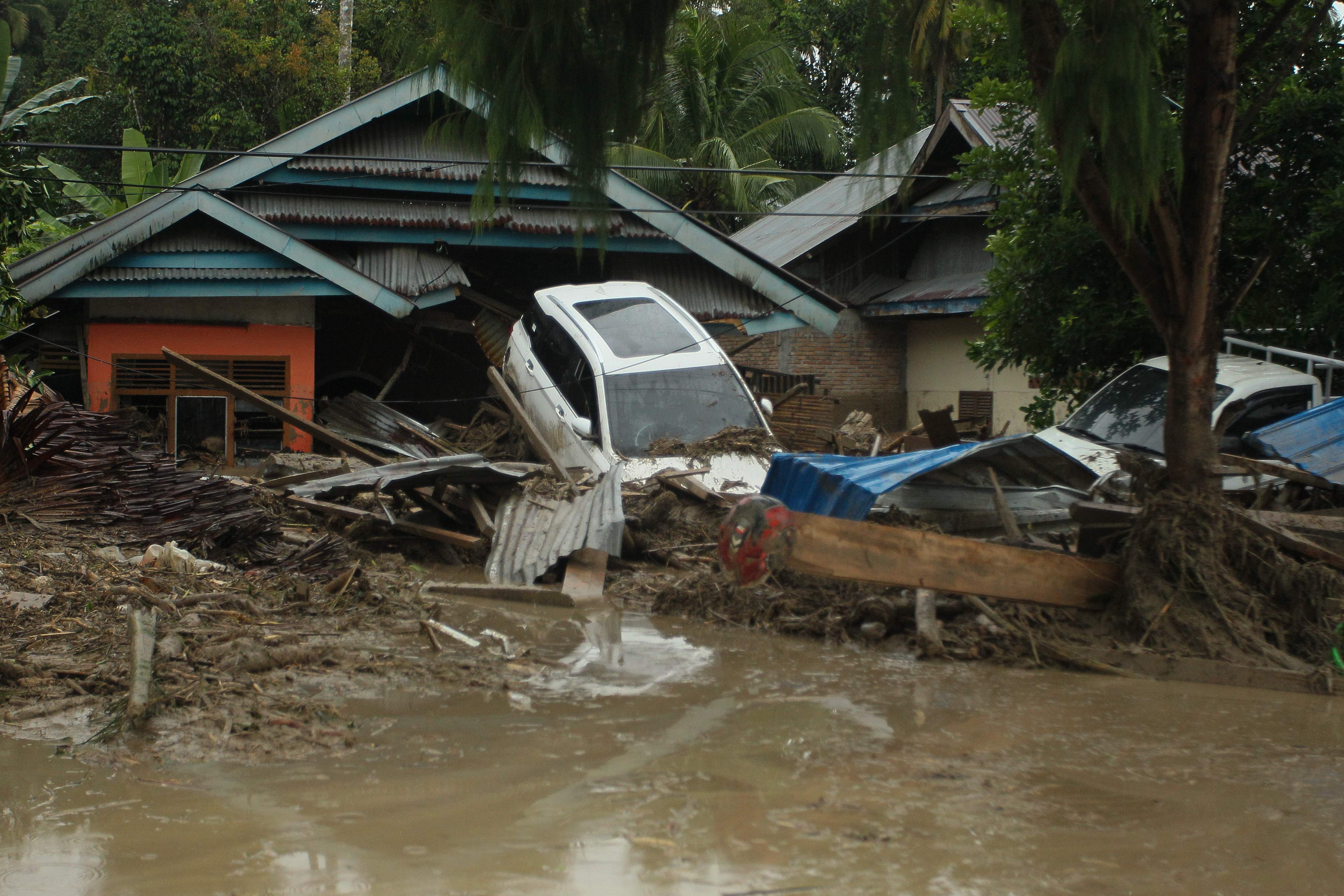 印尼南苏拉威西省洪灾已致13人死亡(6)