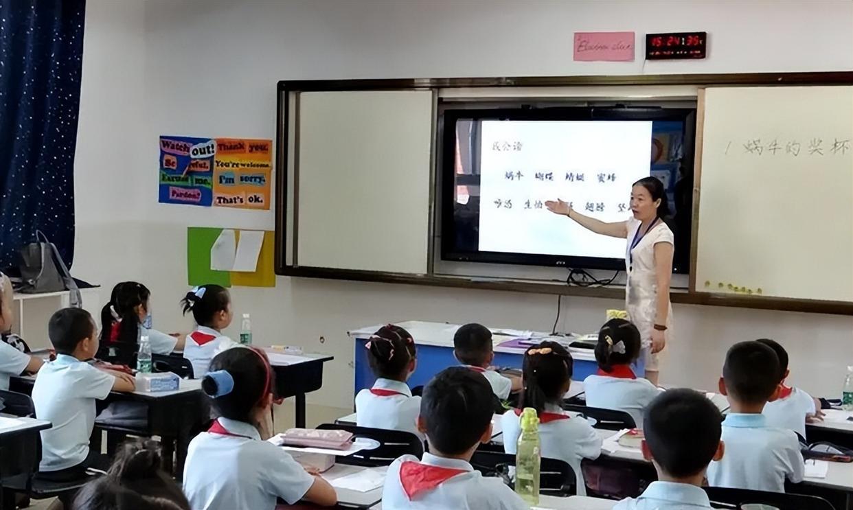 六年级女孩上课中,突然大哭不止,这到底是怎么回事