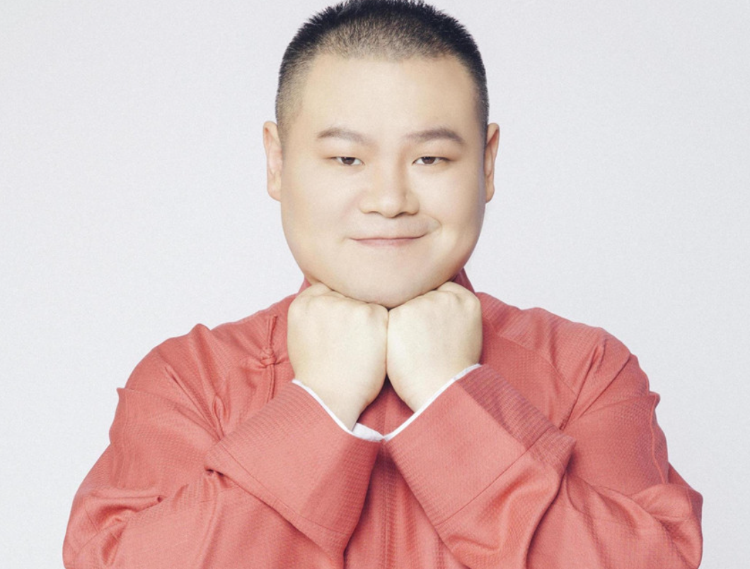 38岁岳云鹏头发泛白!现身球场未受私生子风波影响