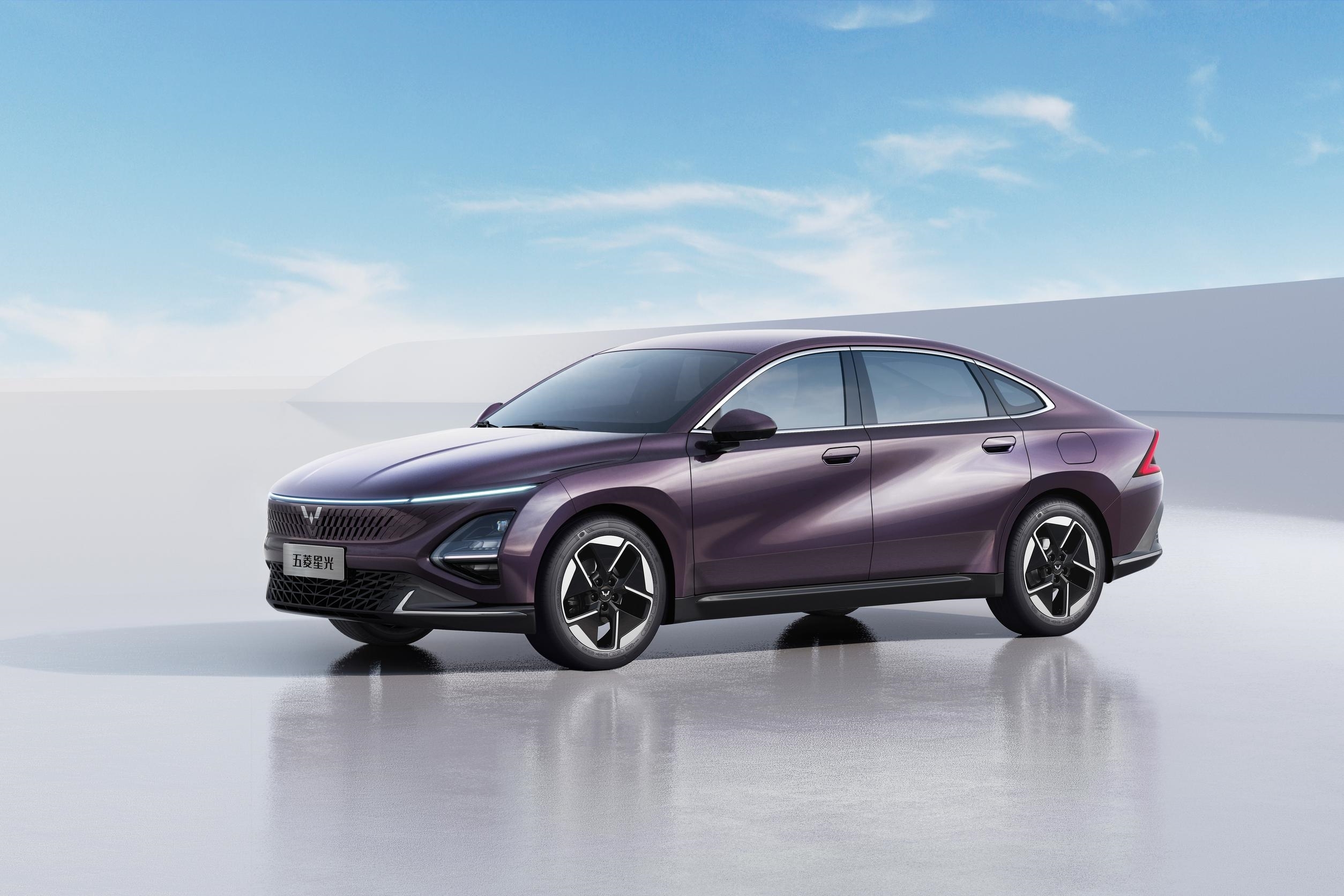 五菱推出新能源轿跑,双外观 大溜背,"星光"能一炮而红吗?