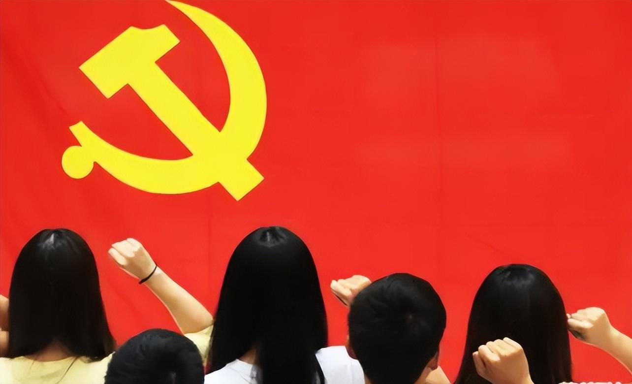 学生想在大学申请入党,找谁合适?不是辅导员,别找错人了