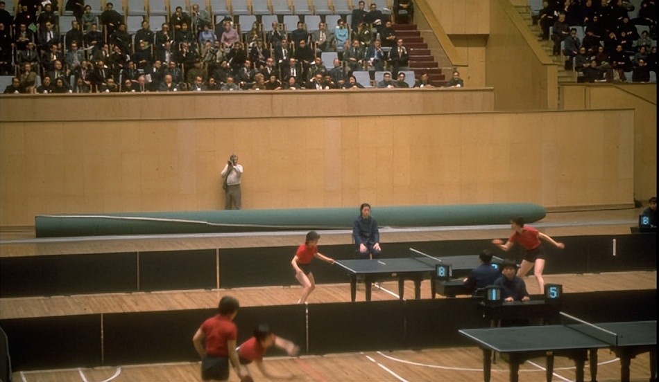 尼克松访华时准备游览杭州,被告知西湖湖底有水雷,最后怎样了