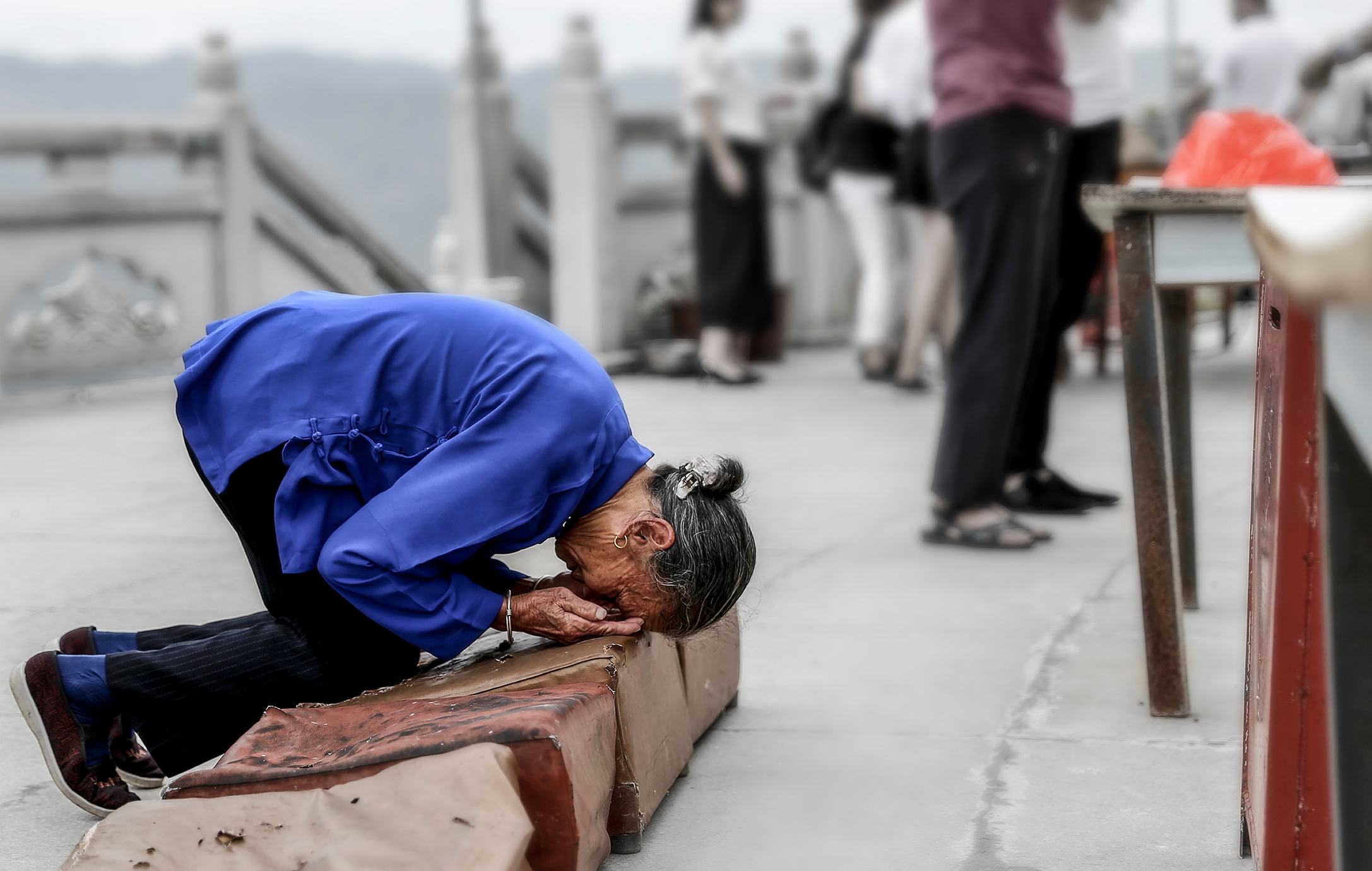 震撼我价值观,开香烛祭品店的孟婆婆,详说烧香祭祀的秘密