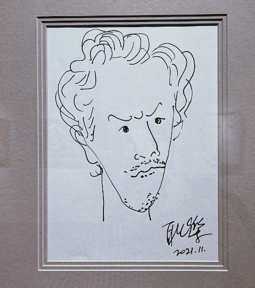 何洁携家人看耿乐画展,靠在老公怀里甜笑,大女儿与妈妈体型相近