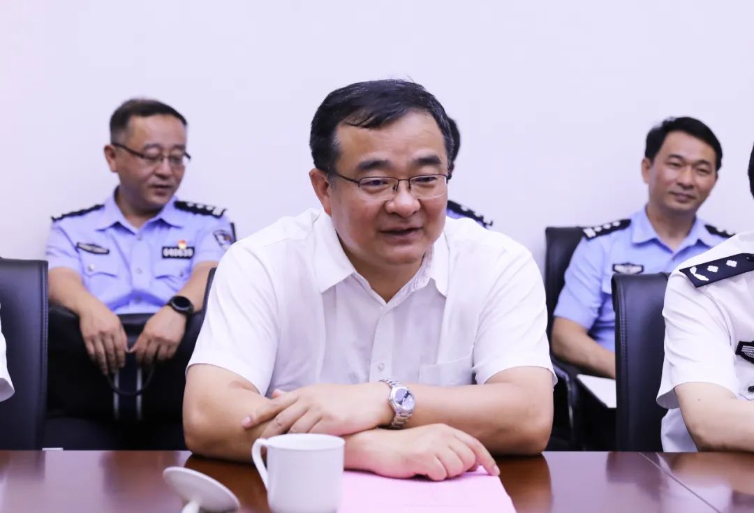 确保苏州社会大局持续安全稳定 黄爱军开展国庆假期安保检查慰问