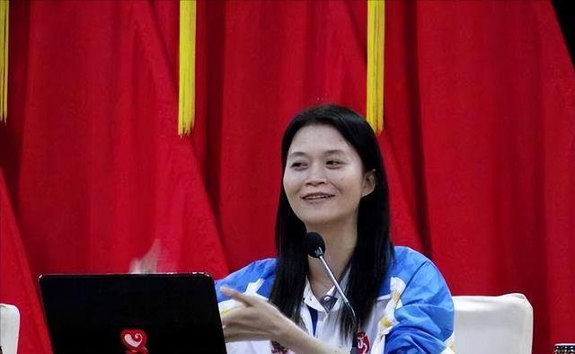 回顾女博士韦慧晓:拒绝百万年薪,从环球小姐变身中国首位女舰长