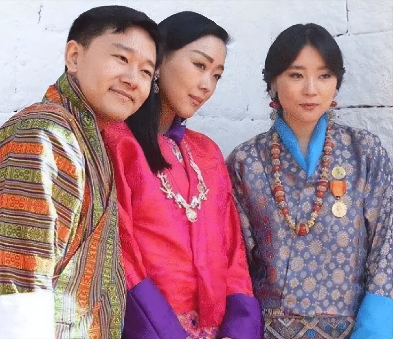 不丹五公主和驸马逛西湖,结婚3年好恩爱,婚事是王后嫂子促成的