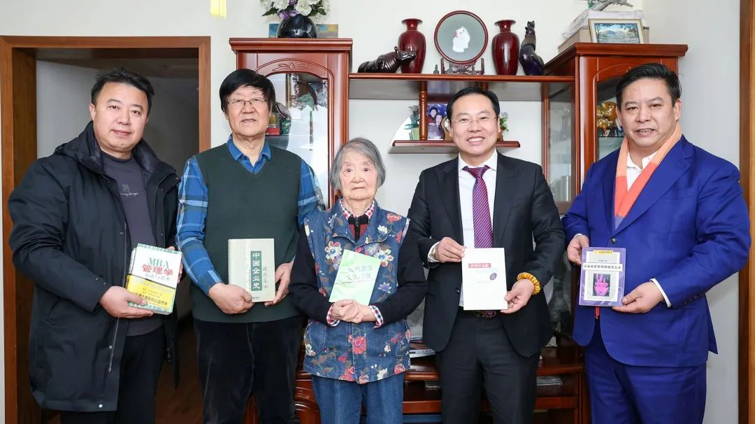 姜岚昕校长看望学院创始顾问,中国企业文化学科开创者韩岫岚教授