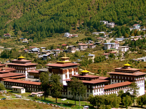 33岁不丹王后怀三胎,和小姑子一起去约旦旅游,国王没有陪着她