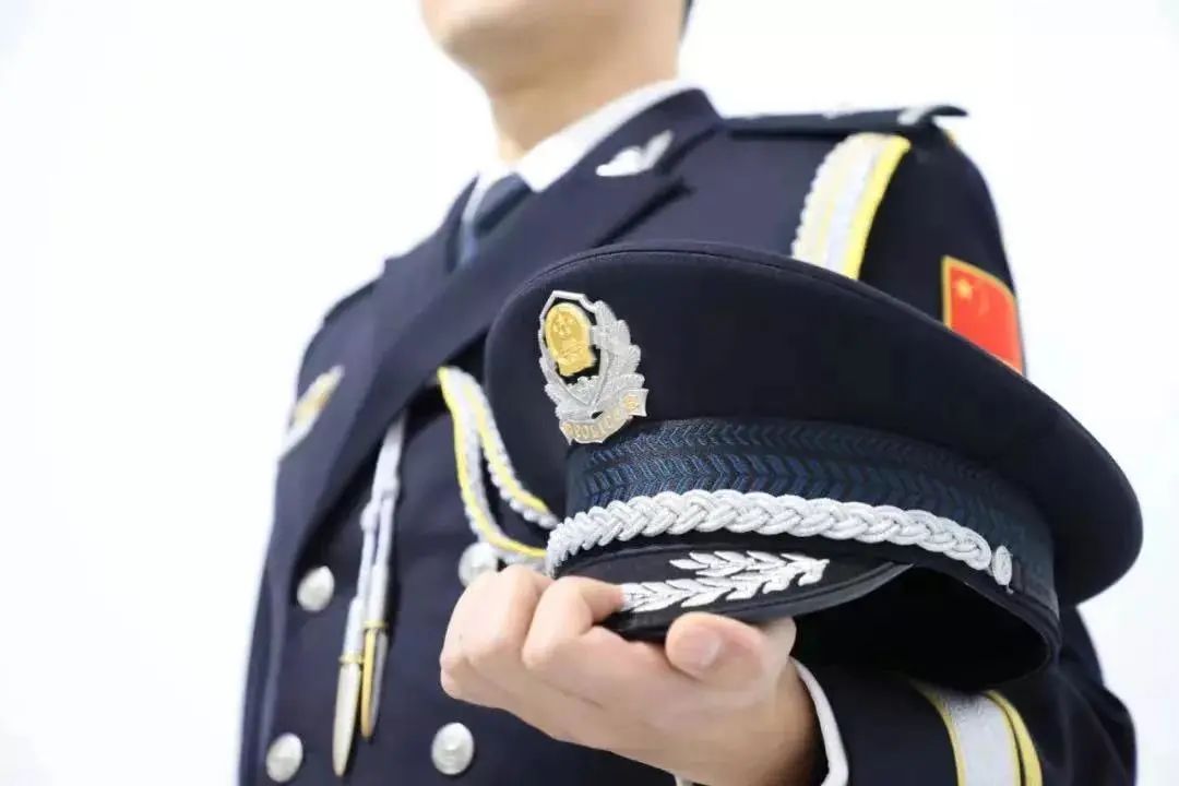 你好,警察节!最帅警礼服照来袭,光影中的忠诚与担当!