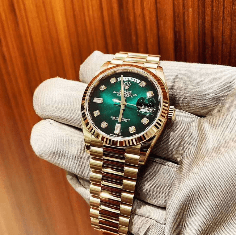 品鉴劳力士星期日历128238烟熏绿dd