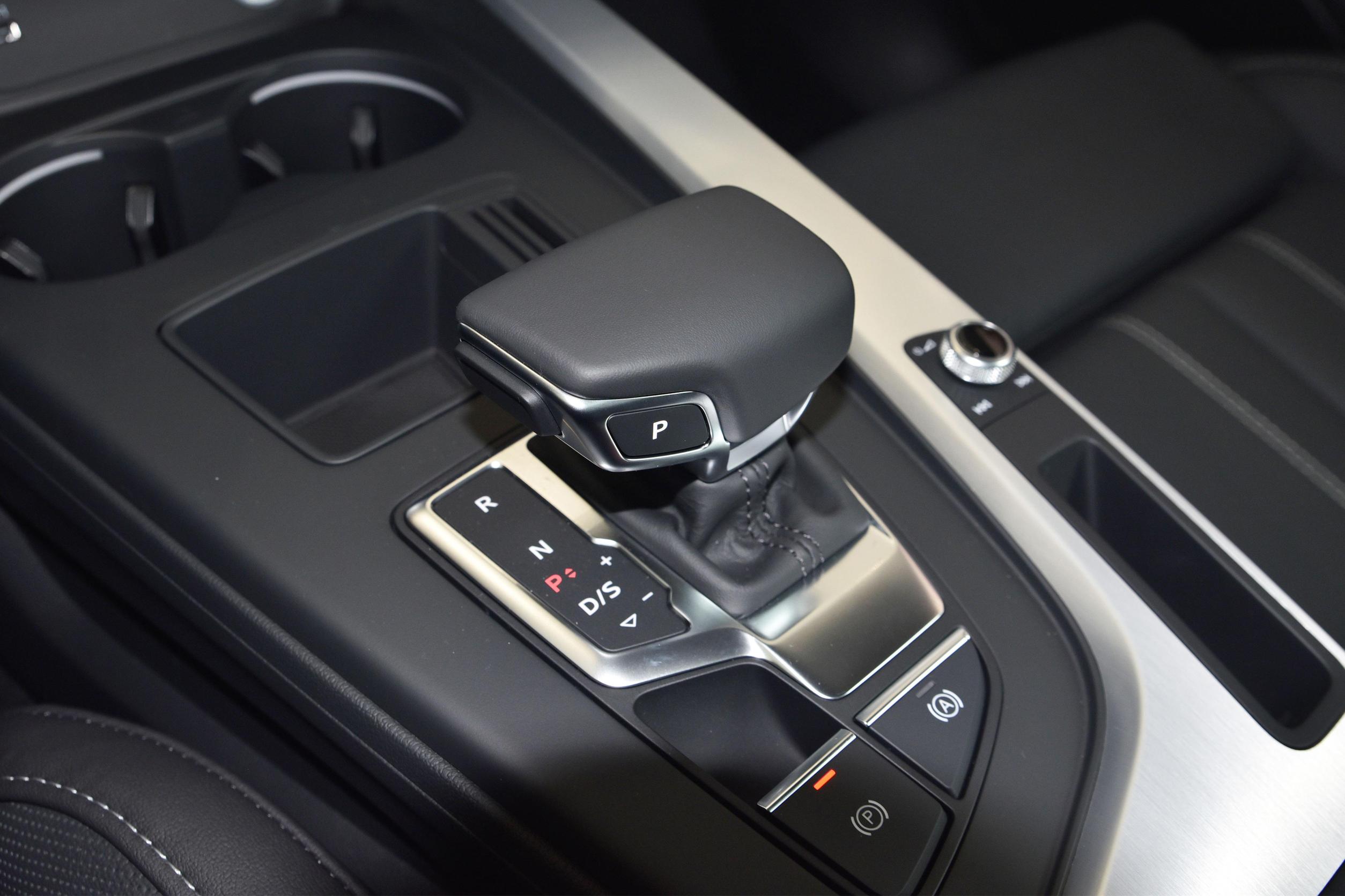 奥迪a4l裸车优惠10万,23万就能入手,丐版最为推荐!