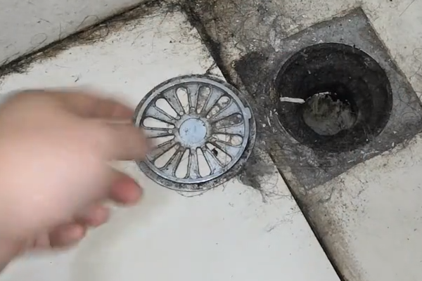 地漏反水反粪怎么处理 冲马桶地漏反水怎么疏通