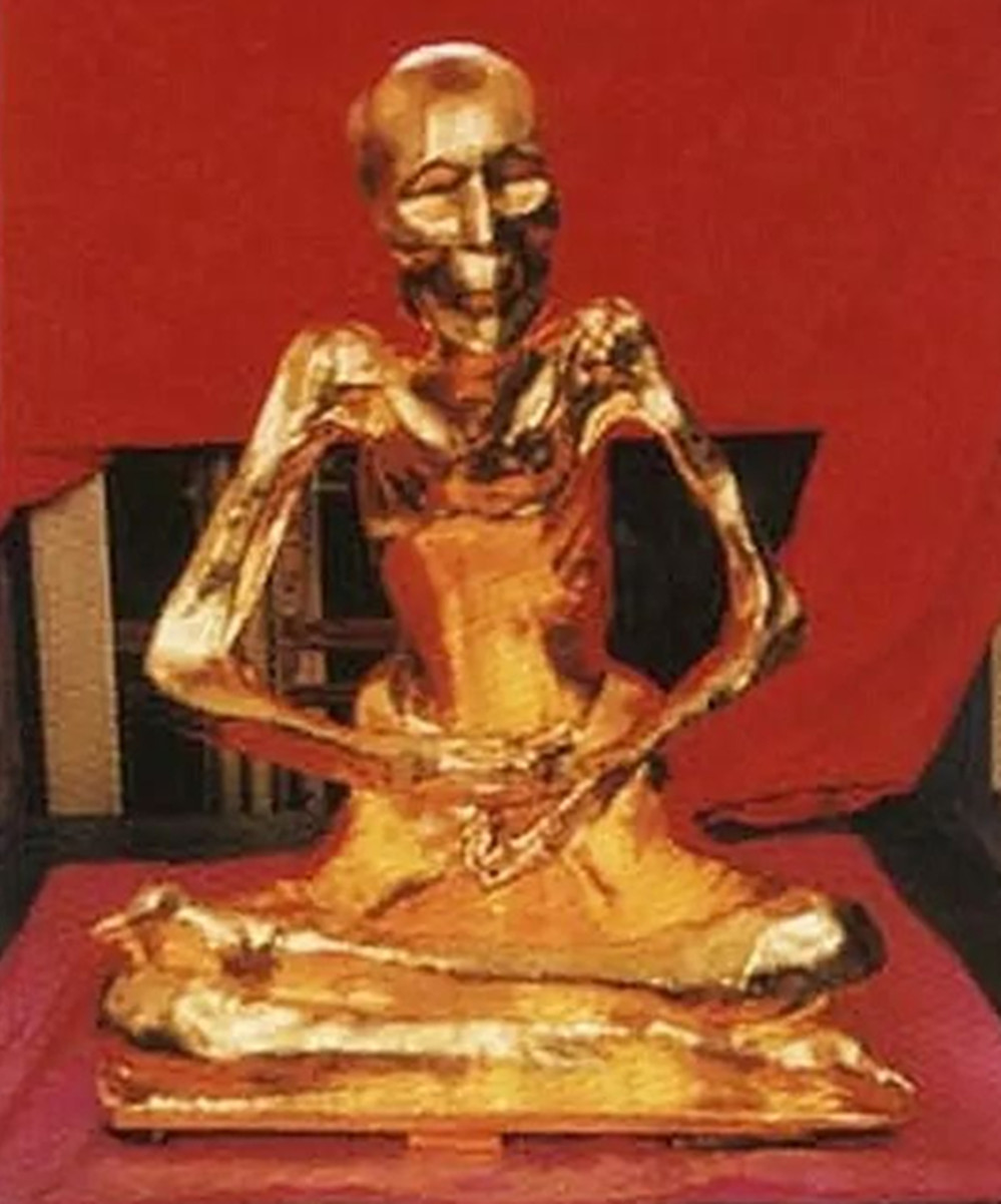 仁义师太绝食7日圆寂,坐缸3年肉身不腐,女性特征消失