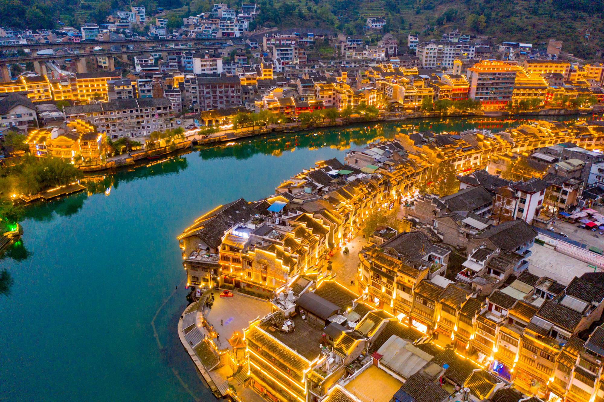 贵州美丽的古镇,四面环山,名胜古迹200多处