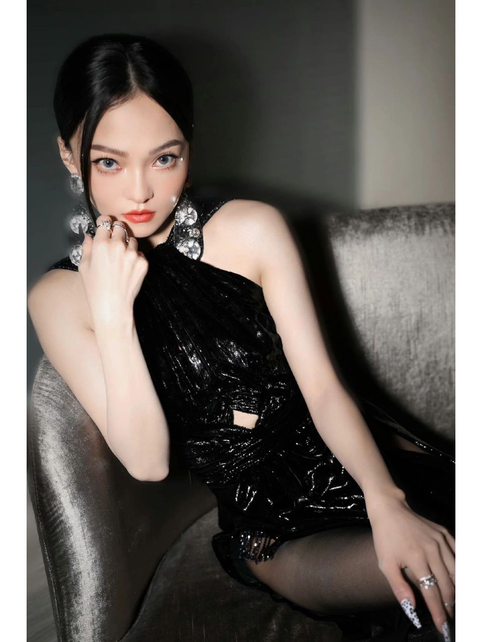 张韶涵少见的穿黑色丝袜,太魅惑了 作为神仙打架的21世纪 第一个十年