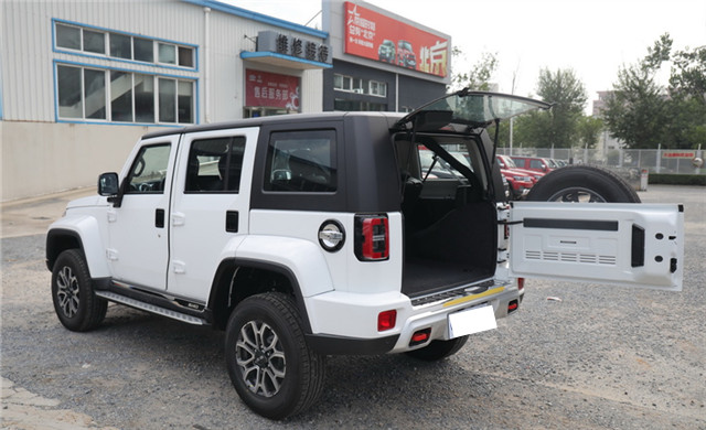 北京bj40城市猎人版售15.98万元起,外观霸气硬朗,配2.0t 8at